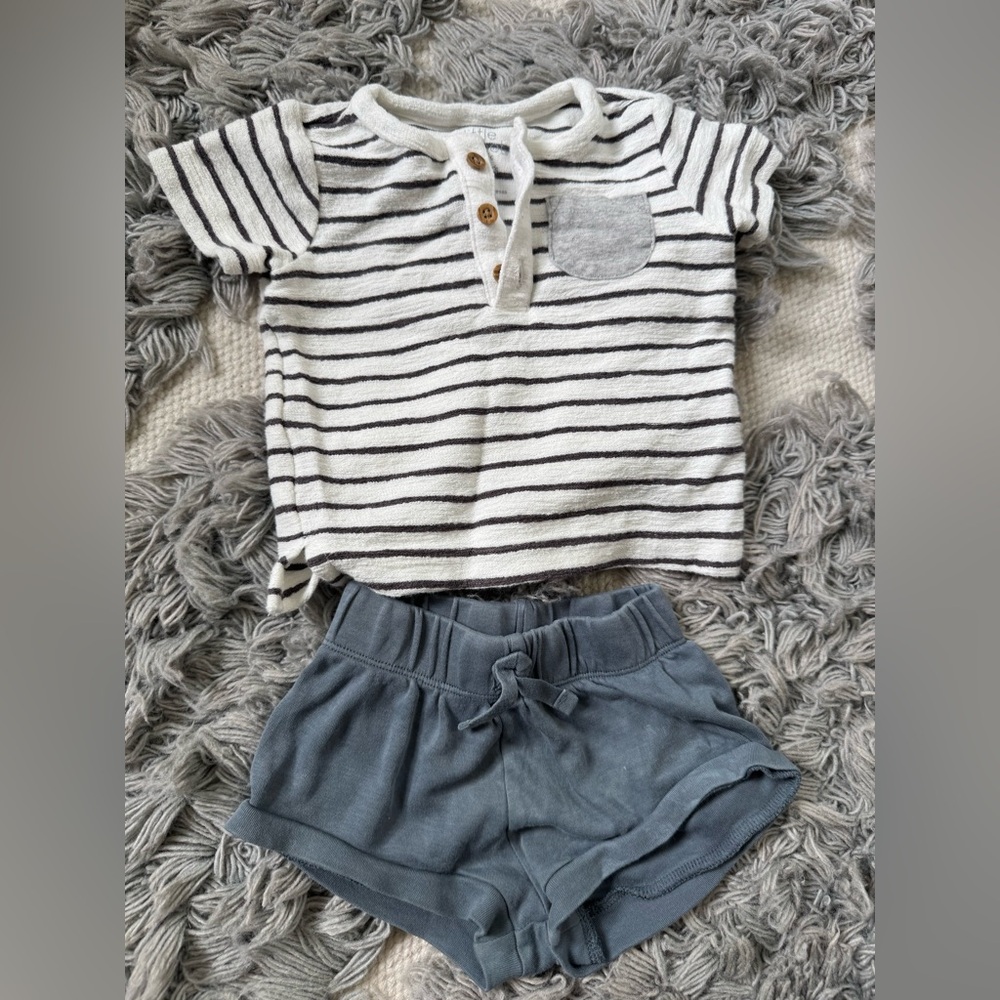 Little Planet shirt 9M & Colored Organics shorts 6-12M